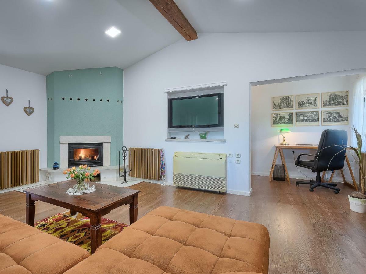 Holiday Home Country House D&D By Interhome Пула Екстериор снимка