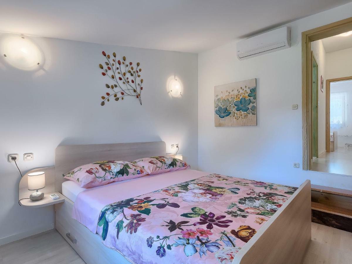 Holiday Home Country House D&D By Interhome Пула Екстериор снимка